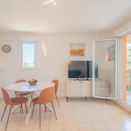Comfortable Family Near & Golf