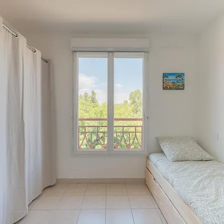 Comfortable Family Near & Golf